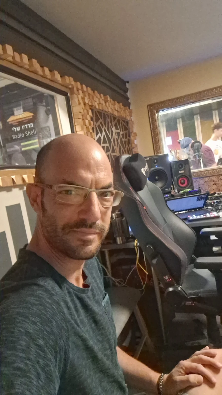 מני גולדמן באולפן ההקלטות
