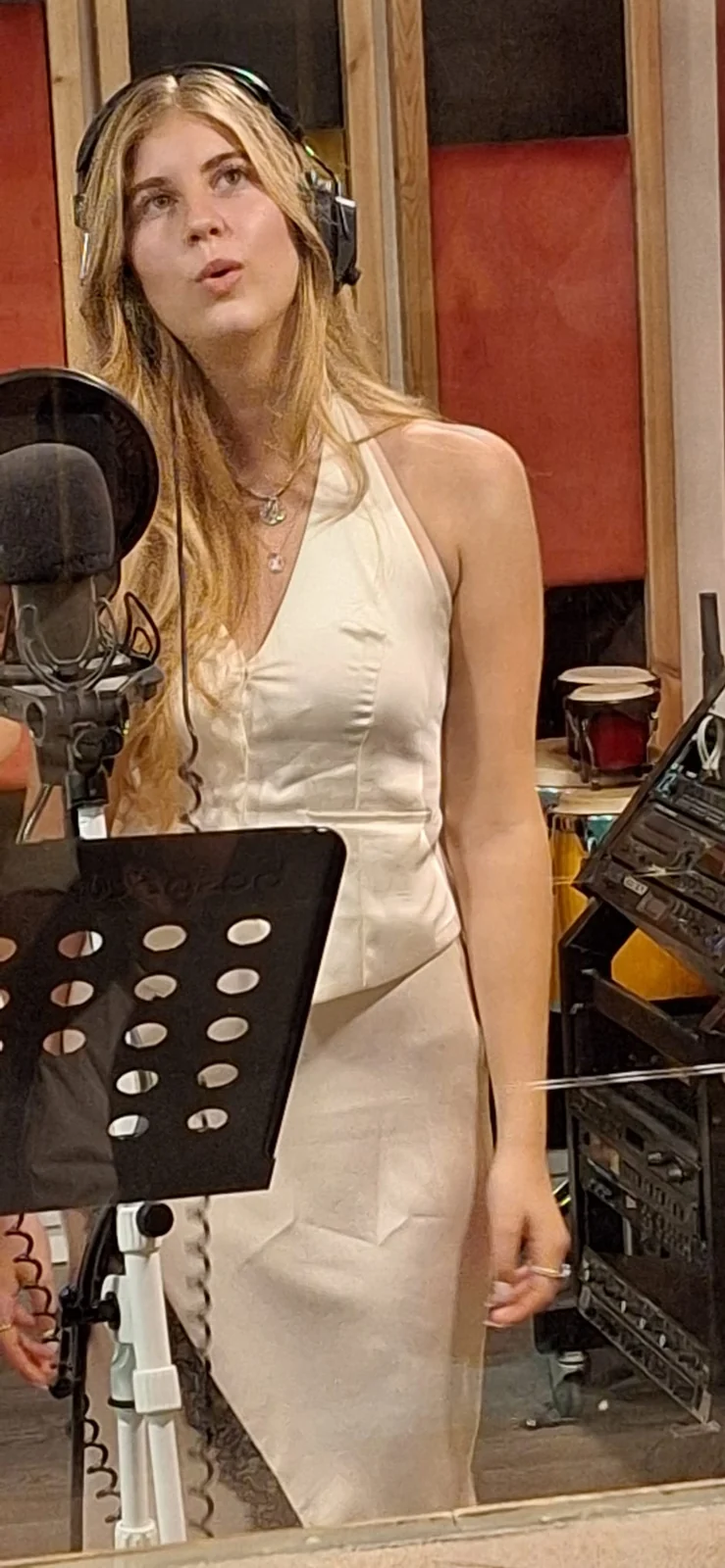 הקלטת שיר באולפן